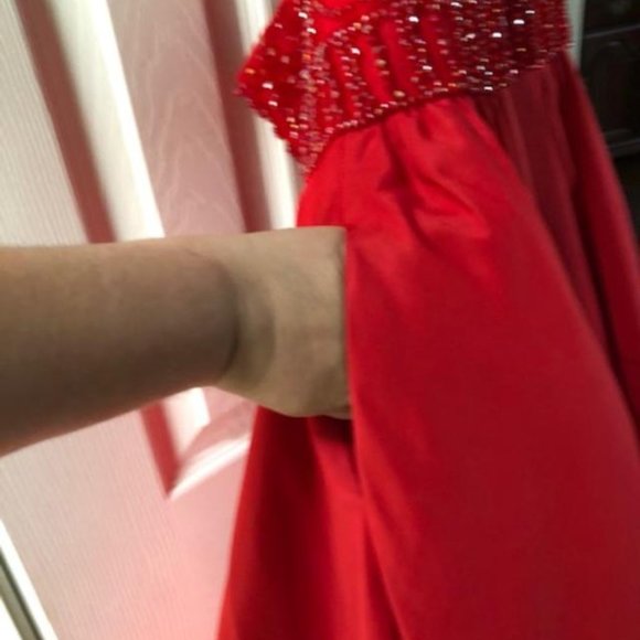 Beautiful Sherri Hill Red Evening Gown-Full Length - Picture 8 of 15